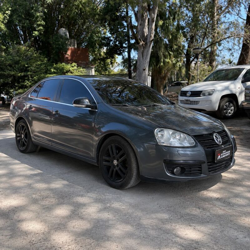 Volkswagen Vento 1.9 TDI Luxury DSG 2010