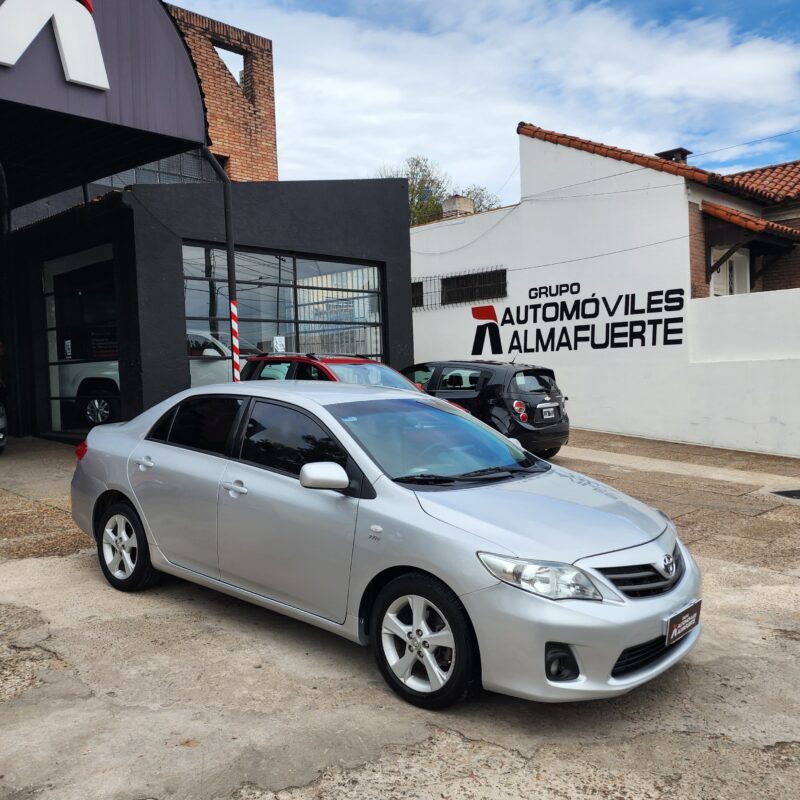 Toyota Corolla 1.8 XEI MT 2013